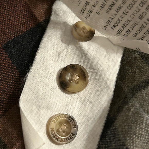 Men’s Pendleton plaid shirt - Picture 6 of 6